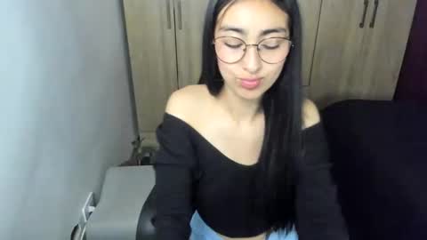 queenbyte_18 online show from February 19, 3:46 am