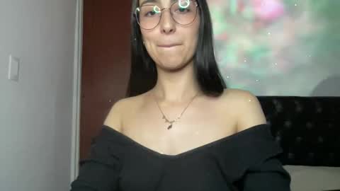 queenbyte_18 online show from May 1, 3:33 am