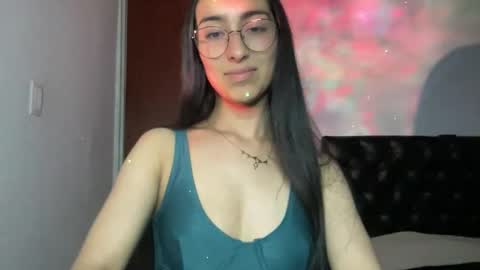 queenbyte_18 online show from May 5, 4:31 am