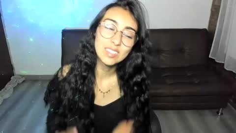 queenbyte_18 online show from May 7, 4:40 am