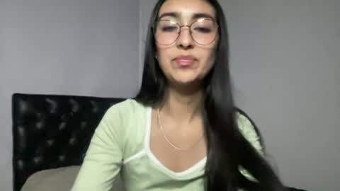 queenbyte_18 online show from July 18, 3:33 am