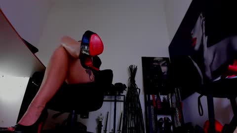 Snapshot of queencatsnow chatting on February 25, 8:02 am Misscatsnow online show from February 25, 8:02 am