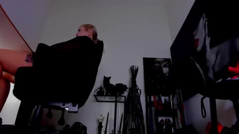 Snapshot of queencatsnow chatting on February 28, 8:48 am Misscatsnow online show from February 28, 8:48 am