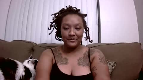 Queen Chief online show from March 31, 8:04 am