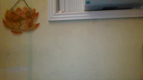Snapshot of queencrimsonlvx chatting on April 22, 12:13 am queencrimsonlvx online show from April 22, 12:13 am