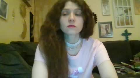 Snapshot of queencrimsonlvx chatting on May 28, 9:17 am queencrimsonlvx online show from May 28, 9:17 am