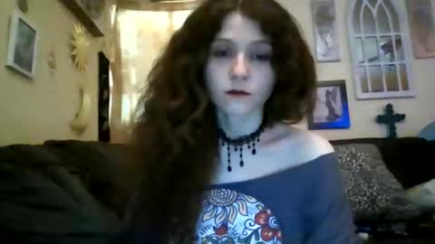 Snapshot of queencrimsonlvx chatting on June 1, 10:17 am queencrimsonlvx online show from June 1, 10:17 am