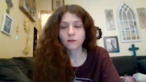 Snapshot of queencrimsonlvx chatting on June 13, 12:19 am queencrimsonlvx online show from June 13, 12:19 am
