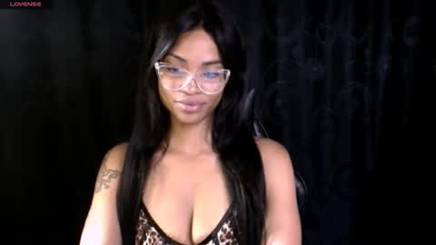 Snapshot of queendom_ing chatting on June 6, 1:54 am Sweet Goddess online show from June 6, 1:54 am