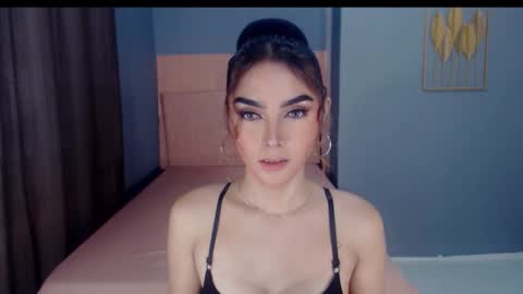 queenemeraldts online show from October 9, 3:04 am