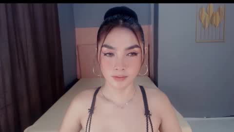 queenemeraldts online show from November 18, 1:33 am