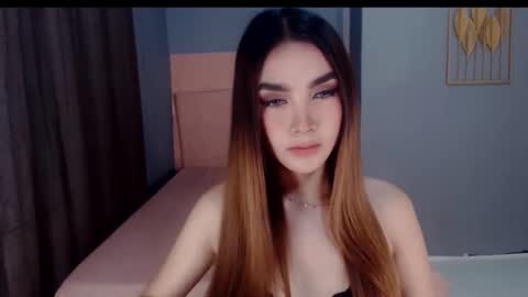 queenemeraldts online show from November 21, 1:15 am