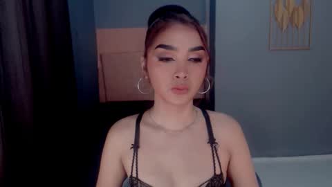 queenemeraldts online show from December 22, 1:57 am