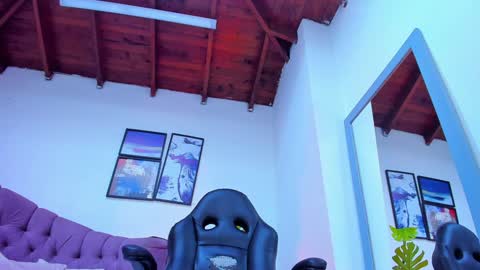 Queen online show from December 26, 10:41 pm