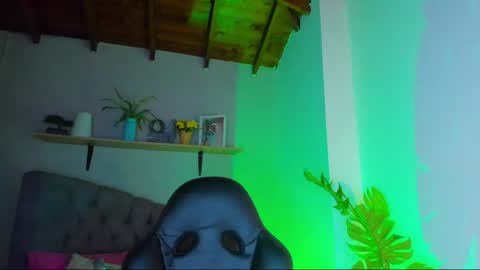Snapshot of queengrett chatting on April 29, 6:03 pm Queen online show from April 29, 6:03 pm