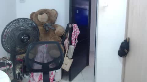 queeniediana online show from December 19, 2:02 pm