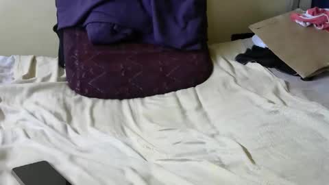 Snapshot of queenlacey_1 chatting on February 5, 9:36 am queenlacey_1 online show from February 5, 9:36 am