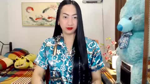 Snapshot of queenmistressts chatting on December 14, 6:45 pm QUEEN online show from December 14, 6:45 pm