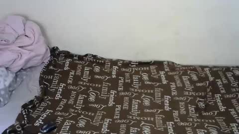 Snapshot of queenmojo_1_1 chatting on January 23, 10:32 am melly online show from January 23, 10:32 am