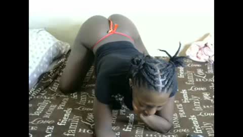 Snapshot of queenmojo_1_1 chatting on February 4, 7:18 am melly online show from February 4, 7:18 am