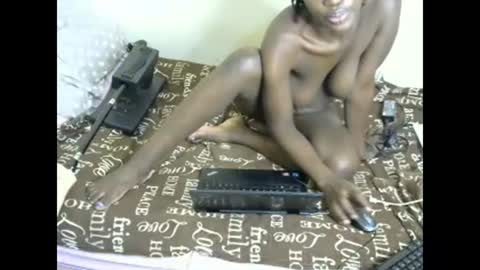 Snapshot of queenmojo_1_1 chatting on February 18, 6:47 pm melly online show from February 18, 6:47 pm