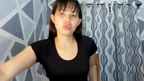 queennbbee online show from June 9, 7:09 am