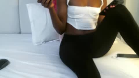 Snapshot of queenninaa chatting on July 19, 5:27 pm queenninaa online show from July 19, 5:27 pm
