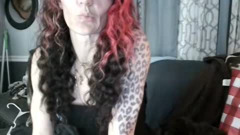 IG Juuicy  IGGE Gezzzy   online show from July 18, 1:54 am