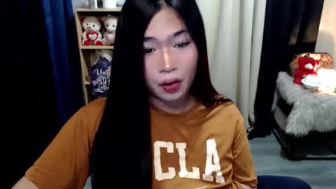 Snapshot of queenofcum169xx chatting on November 25, 6:52 pm Mikka online show from November 25, 6:52 pm