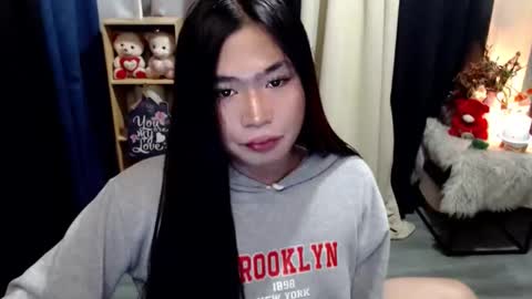 Snapshot of queenofcum169xx chatting on November 27, 5:26 pm Mikka online show from November 27, 5:26 pm