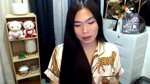 Snapshot of queenofcum169xx chatting on April 19, 6:32 pm Mikka online show from April 19, 6:32 pm