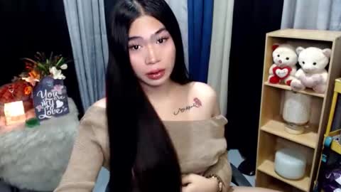 Snapshot of queenofcum169xx chatting on May 1, 5:17 pm Mikka online show from May 1, 5:17 pm