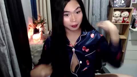 Snapshot of queenofcum169xx chatting on May 14, 5:20 pm Mikka online show from May 14, 5:20 pm