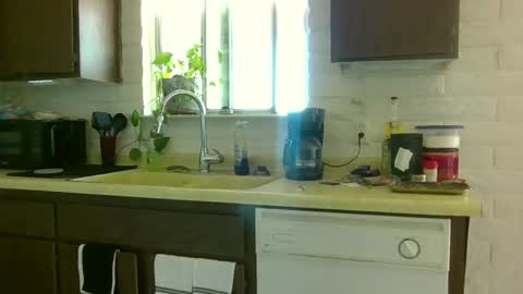 Snapshot of queenofmen33 chatting on March 18, 7:39 pm queenofmen33 online show from March 18, 7:39 pm