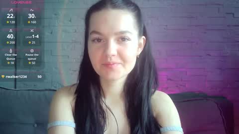 Snapshot of queenofmodels chatting on February 12, 5:57 am QueenOfModels online show from February 12, 5:57 am