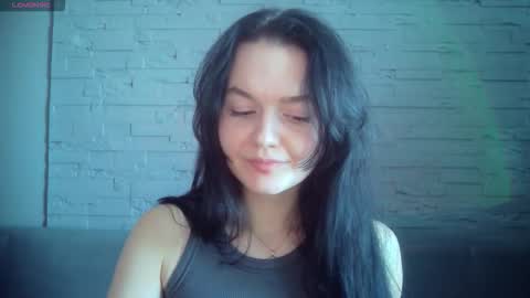 Snapshot of queenofmodels chatting on February 15, 1:09 pm QueenOfModels online show from February 15, 1:09 pm