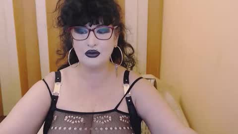 Snapshot of queenofsin chatting on October 24, 8:49 pm queenofsin online show from October 24, 8:49 pm