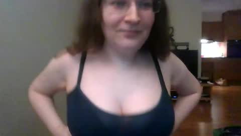 Snapshot of queenofthenights chatting on April 16, 9:39 pm queenofthenights online show from April 16, 9:39 pm