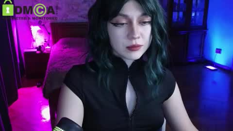 Snapshot of queenofwandss chatting on January 12, 9:20 pm follow my new insta online show from January 12, 9:20 pm