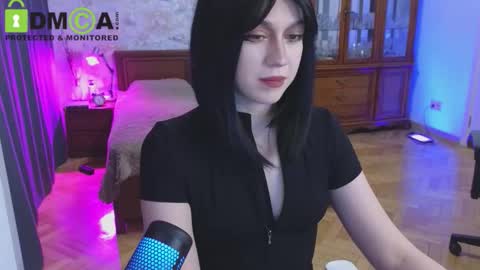 Snapshot of queenofwandss chatting on January 14, 11:31 pm follow my new insta online show from January 14, 11:31 pm