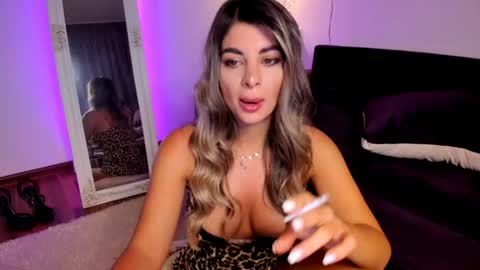 Snapshot of queenofyouredreams chatting on May 15, 11:45 pm Queennofyuredreams online show from May 15, 11:45 pm