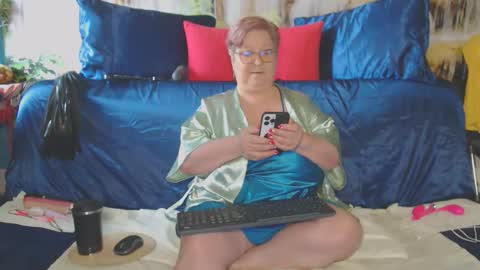 QueenPammy online show from April 18, 6:28 am