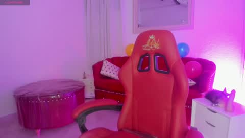 Queen Rose  online show from January 10, 12:15 pm