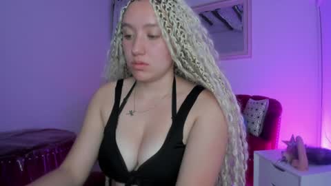 Queen Rose  online show from January 21, 7:17 pm