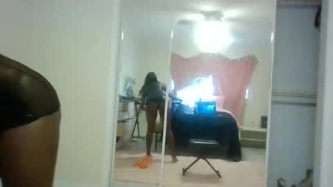 Snapshot of queensandyyy chatting on December 3, 7:12 pm queensandyyy online show from December 3, 7:12 pm