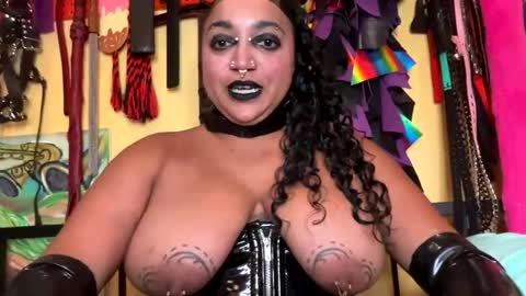 Queen Hilarity online show from February 10, 10:14 pm