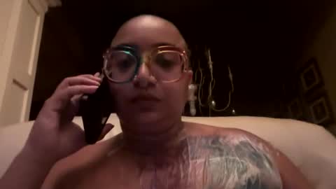 Queen Hilarity online show from February 28, 2:01 am