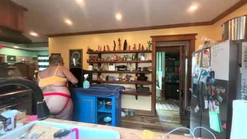 Queen Hilarity online show from March 24, 8:36 pm