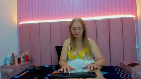 queenstarhyl online show from June 20, 4:10 pm