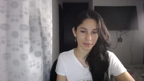 Snapshot of queenvictoria2023 chatting on December 21, 3:36 am Paola online show from December 21, 3:36 am